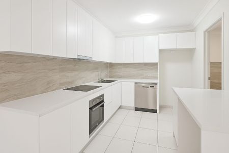 Spacious Two-Bedroom Apartment in a Prime Location - Photo 2
