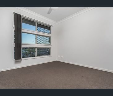 Beautiful 3 bedroom Duplex! - Photo 3