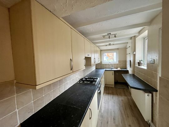 ***Two double bedrooms*** easy access into Derby city centre + Royal Derby Hospital. **lounge** seperate dining room** extended kitchen** - Photo 1