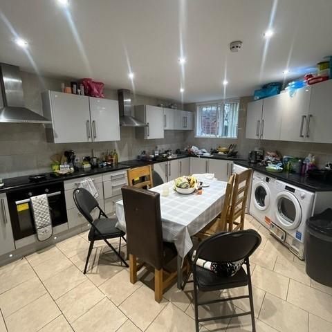 9 bedroom house to rent - Photo 1