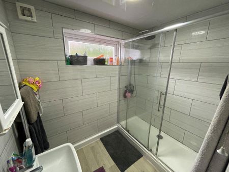 4 bedroom terraced house to rent - Photo 5