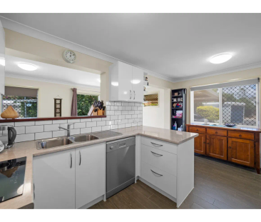19 Brett Place, Wynnum West, Qld 4178 - Photo 5