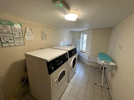 1 bedroom in a house share to rent - Photo 5