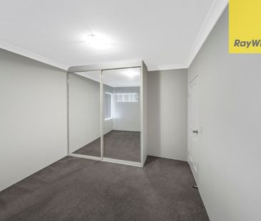Spacious First-Floor Apartment with Leafy Balcony Outlook - Photo 2