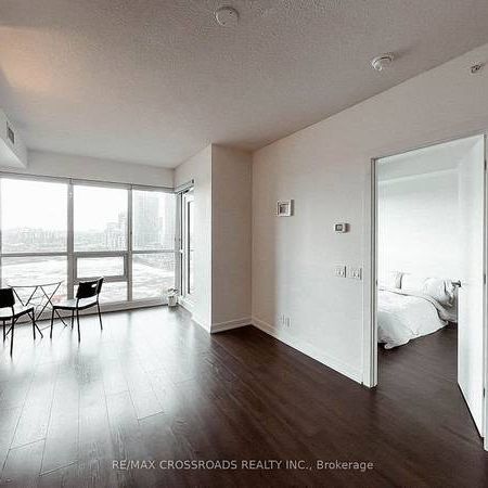 Mimico/Lakeshore-Modern Bright 1Bd+Den Utilities incl - Photo 1