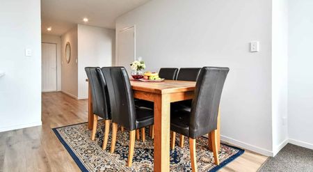 Private, Spacious Living with Beautiful Native Bush Views - Photo 2