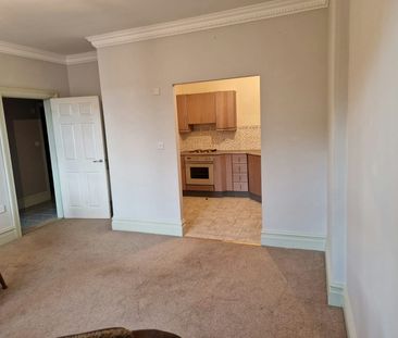 Flat to rent on - Photo 6