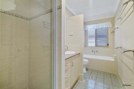 Spacious 4-Bedroom Family Home � Walk to John Flynn Hospital - Photo 2