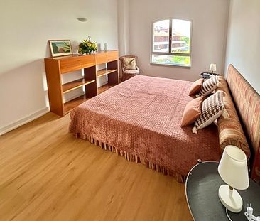 Exceptional 3-bedroom in prestigious Monte Estoril building - Photo 6