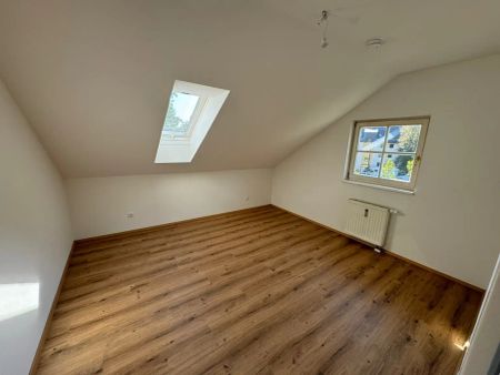Frisch sanierte Dachgeschosswohnung mit 3 Zimmern im Südwesten von Graz - Foto 3