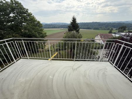 Spacious 2.5 room apartment with unobstructed view in Fétigny - Photo 3