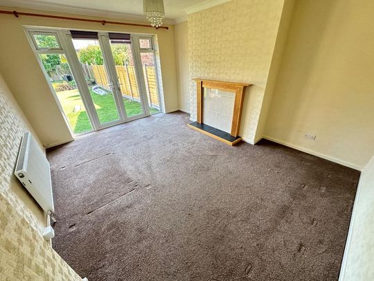 3 bedroom semi-detached bungalow to rent - Photo 1