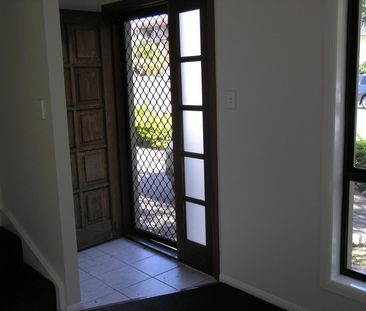 Rare Coorparoo Townhouse - Photo 2