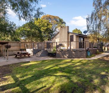 Peaceful Court Living - Spacious Family Home for Rent - Photo 3