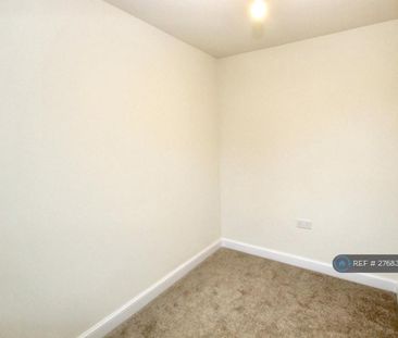 4 bedroom semi-detached house to rent - Photo 6