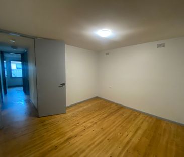 Beautifully Renovated 3-Bedroom Home - Move-In Ready! - Photo 6