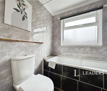 3 bedroom terraced house to rent - Photo 2