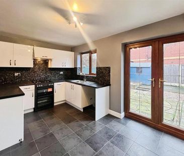 3 bedroom semi-detached house to rent - Photo 6