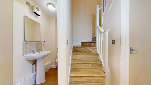 Harry Zeital Way, E5, London - Photo 1