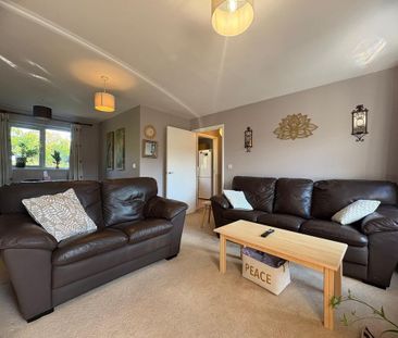 1 bedroom in a flat share to rent - Photo 2