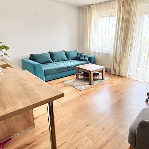 Byt priamo pod lesom, s parkovacím miestom, balkónom a kobkou- Pekná cesta - Photo 1