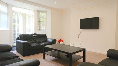 7 Bed - 9 Ash Grove, Hyde Park, Leeds - LS6 1AX - Student - Photo 2