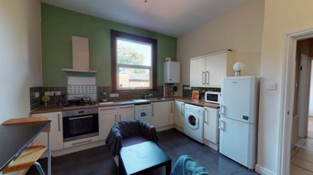 2 bedroom flat to rent - Photo 4