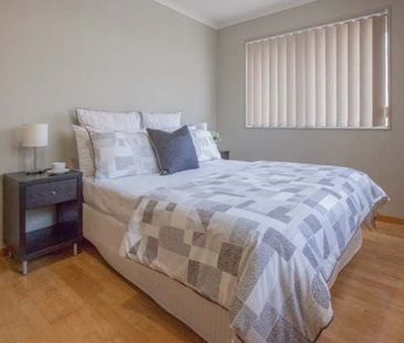 Modern and tidy brick &tile 2 bdrm+2 car parks - Photo 2