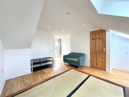 Renness Road, London - Photo 1