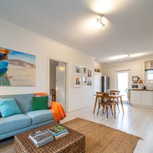 Modern 1-Bedroom Apartment with Spacious Living in Prime Location - Photo 2