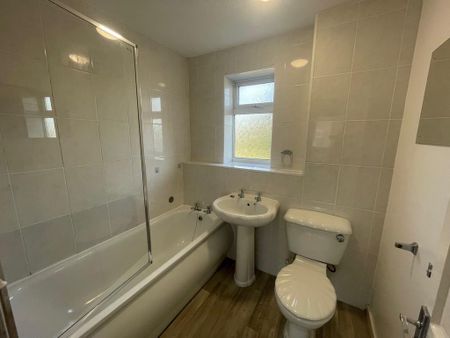 3 bedroom detached house to rent - Photo 5