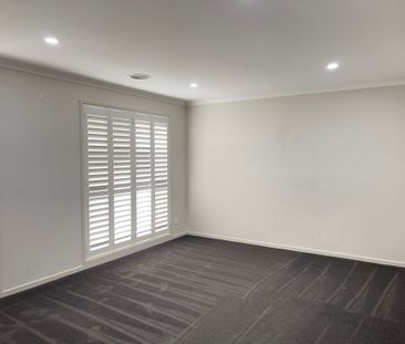 A Sanctuary of Style in Manor Lakes! - Photo 4