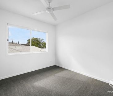 Brand New 4 Bed with Solar - Photo 4