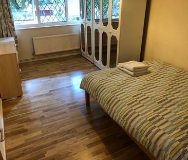 3 bedroom flat to rent - Photo 5