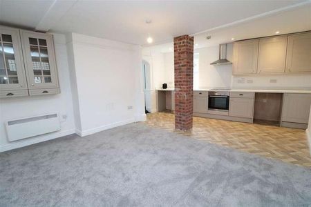 Trowbridge, BA14 - Photo 3