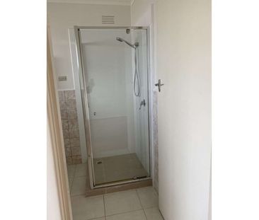 Convenient & Comfortable 1-Bedroom Flat in Prime Blackburn Location - Photo 1