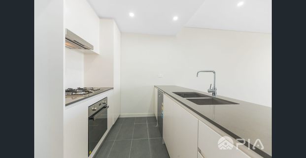 Spacious 2 bedroom close station - Photo 1