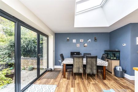 4 bedroom detached house to rent - Photo 2