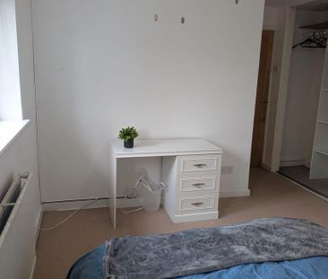 1 bedroom in a house share to rent - Photo 4