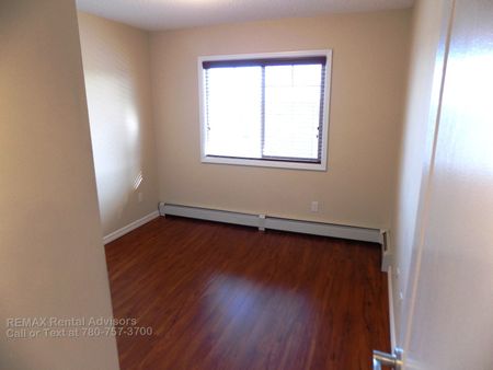 #417 273 Charlotte Way - Photo 2