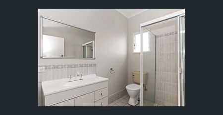 Convenient & Low Maintenance Villa - Photo 4