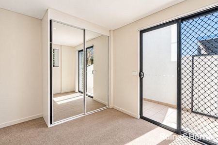 3 Bedroom Apartment In A Great Location! - Photo 3