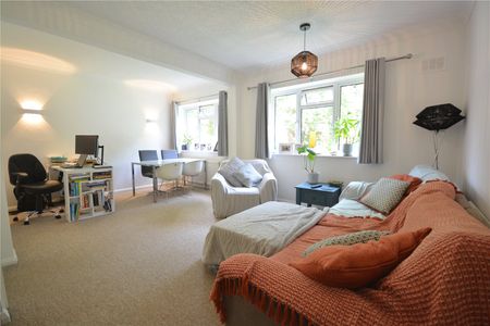 Axwood, Epsom, Surrey, KT18 7DR - Photo 2