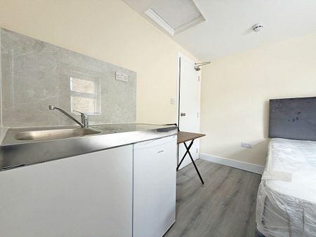 1 bedroom in a flat share to rent - Photo 4