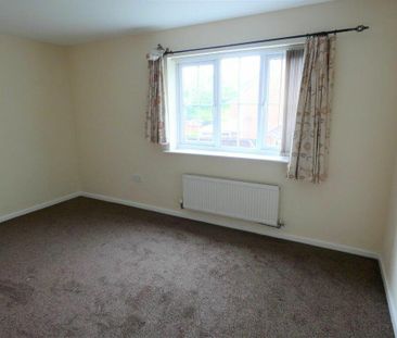 2 Bedroom Flat to Rent in Ashton - Photo 4