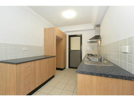 Unit 2, 327 Boundary Street, Spring Hill, QLD - Photo 2