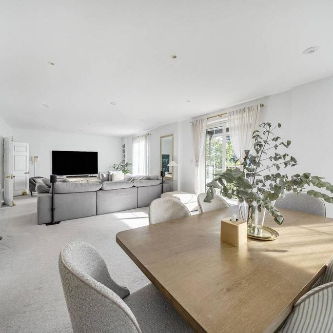 3 bedroom flat to rent - Photo 1