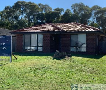 8 Meredith Close, Narre Warren - Photo 1