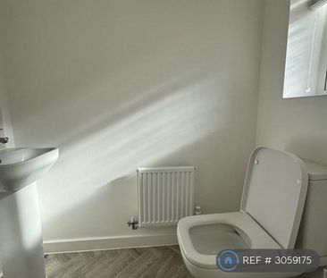 3 bedroom semi-detached house to rent - Photo 6