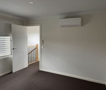 2/32 Dundee Street, Reservoir, VIC 3073 - Photo 2